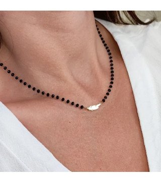 Collier 'Feather' avec Perles Noires, Plaqué Or 14k