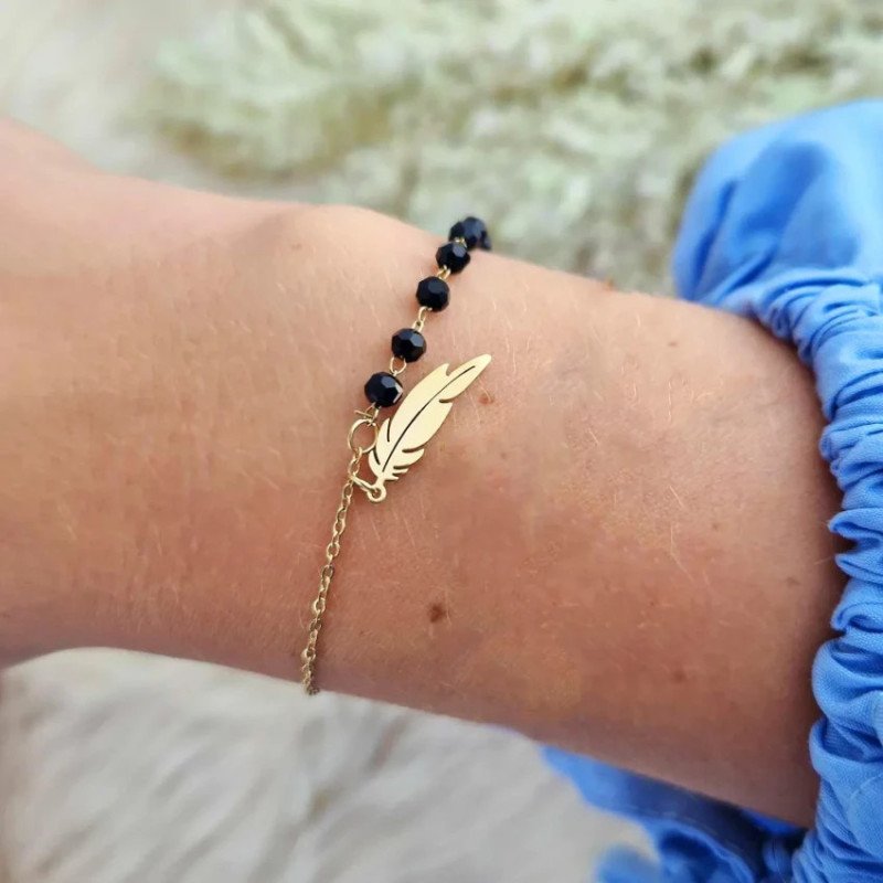 Bracelet 'Feather' avec Perles Noires, Plaqué Or 14k