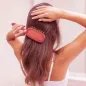 Brosse à cheveux avec paillettes rouges – Flexible, Aérée, Tous Types de Cheveux | Diana Beauty & Creative Brosse à cheveux avec paillettes rouges – Flexible, Aérée, Tous Types de Cheveux | Diana Beauty & Creative