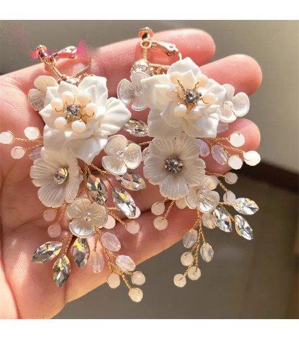 Boucles d'oreilles de mariage faites à la main avec strass Rosea