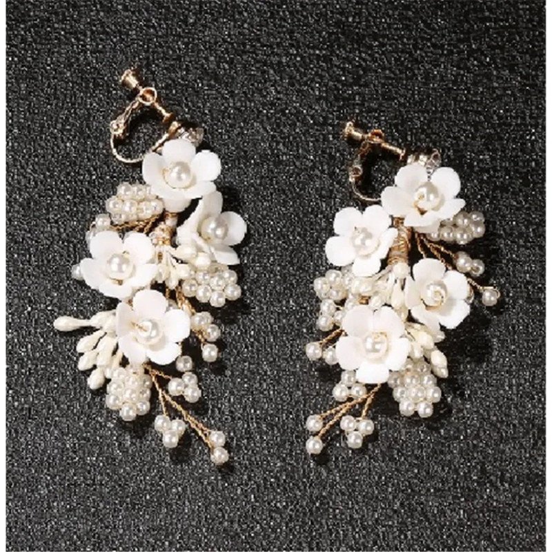 Boucles d'oreilles de mariage faites à la main avec strass Lilium
