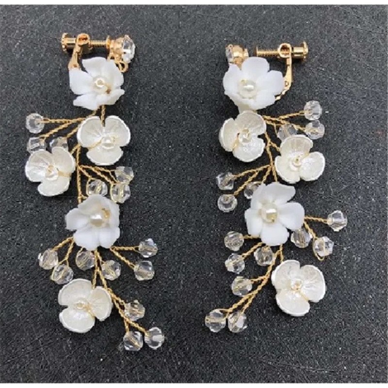 Boucles d'oreilles de mariage faites à la main avec strass Dahlia Boucles d'oreilles de mariage faites à la main avec strass Dahlia