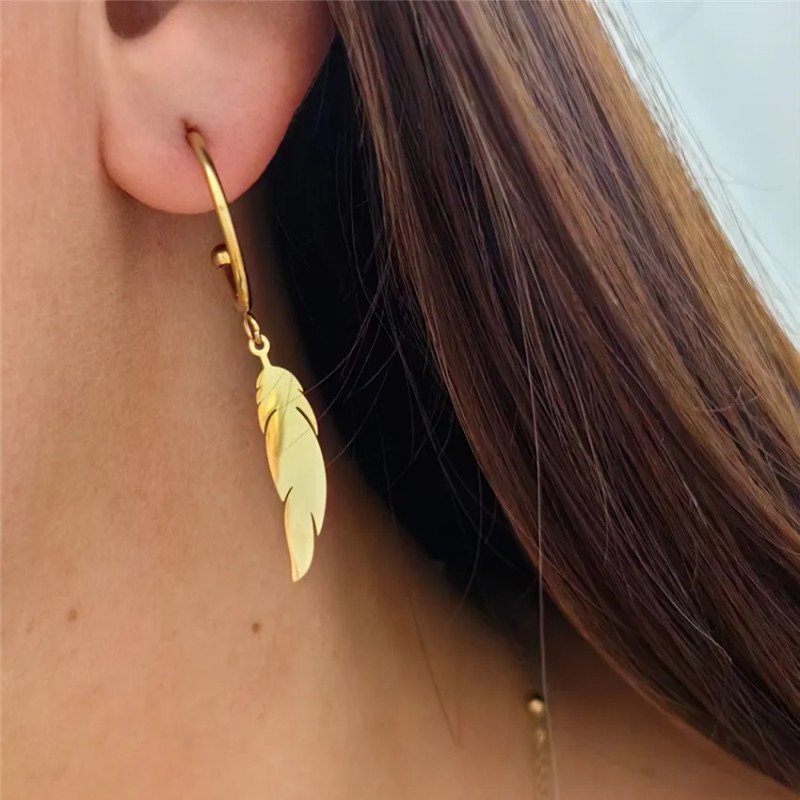 Oorbellen 'Feather' met Delicaat Veerontwerp, Verguld met 14-karaats Goud Oorbellen 'Feather' met Delicaat Veerontwerp, Verguld met 14-karaats Goud