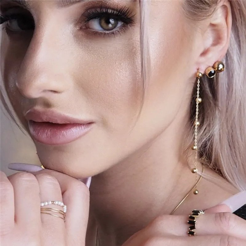 Boucles d'oreilles 'Night' avec Perles Dorées, Plaqué Or 14k Boucles d'oreilles 'Night' avec Perles Dorées, Plaqué Or 14k