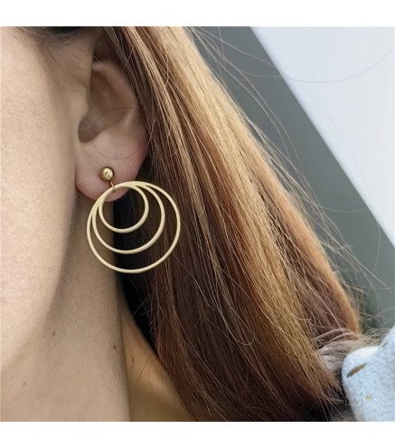 Boucles d'oreilles 'Triple Circles' en Forme de Cercles Triples, Plaqué Or 14k