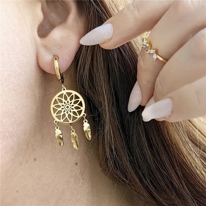 Boucles d'oreilles 'Dreamcatcher' en Forme de Capteurs de Rêves, Plaqué Or 14k Boucles d'oreilles 'Dreamcatcher' en Forme de Capteurs de Rêves, Plaqué Or 14k