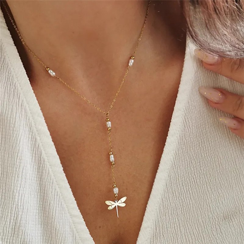 Goldene Edelstahlkette mit Kristall, fallende weiße Libelle Goldene Edelstahlkette mit Kristall, fallende weiße Libelle