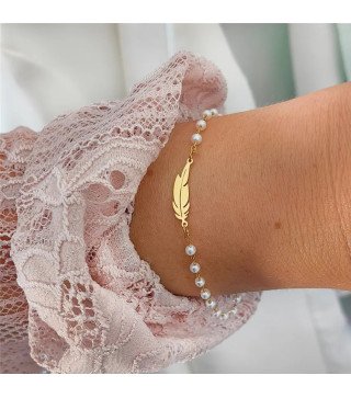 Stainless steel bracelet with white pearls and feather